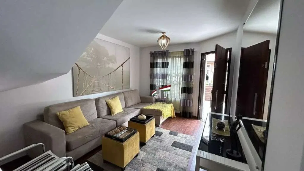 House with 4 bedrooms and a fully set-up laundry — photo 6