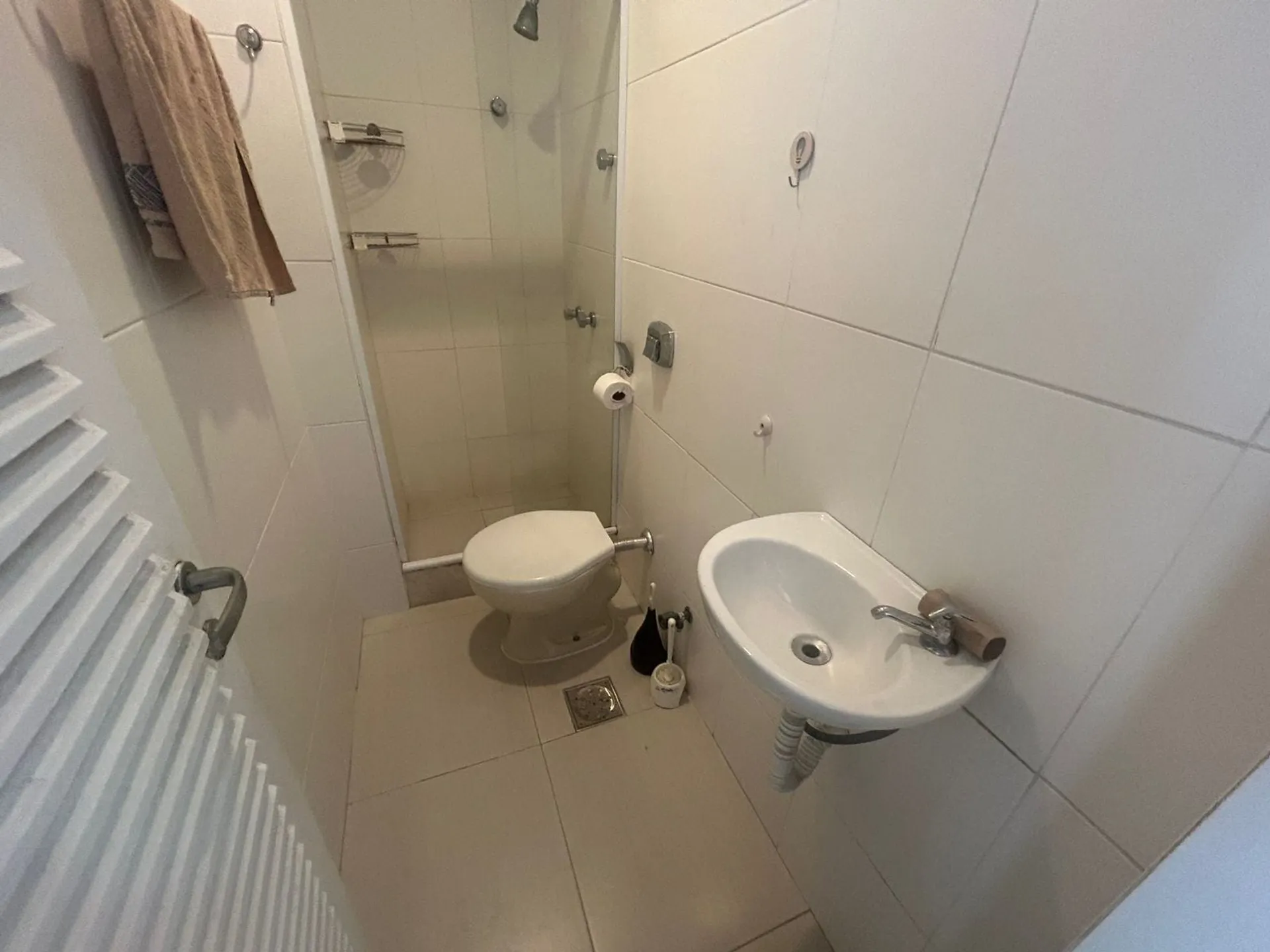 Apartment with 4 bedrooms and an enclosed balcony — photo 27