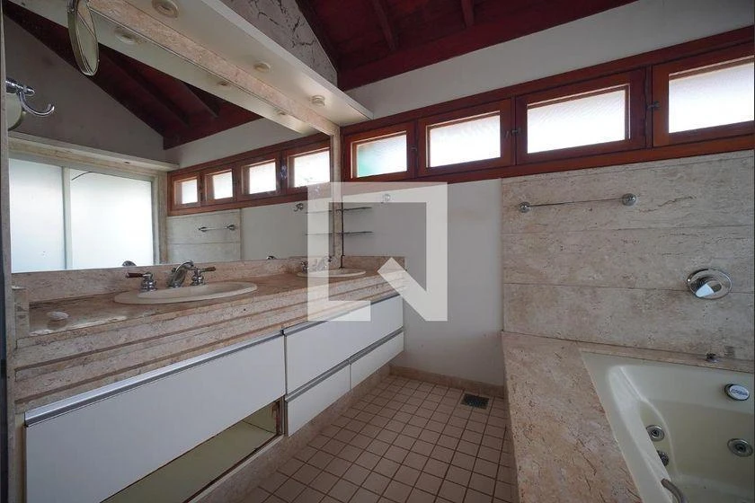 Панорамные окна и 7 спален: дом 700 м² — photo 27