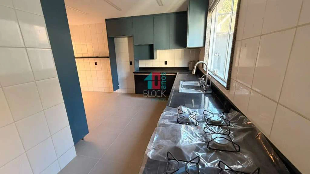 Будинок на 5 кімнат, 2 окремі ванні, 4 санвузли, 320 м² — photo 30