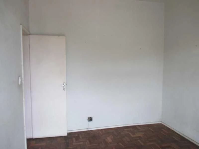 Apartment with 2 bedrooms and a closed-off kitchen — photo 7
