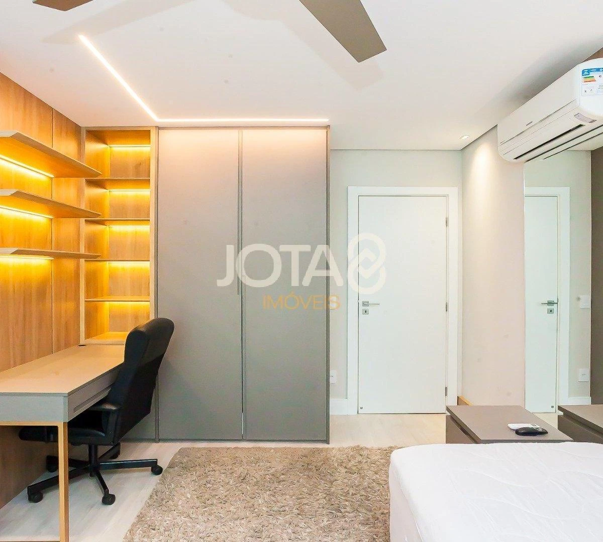 Furnished 3-bedroom apartment with 201 m² — photo 26