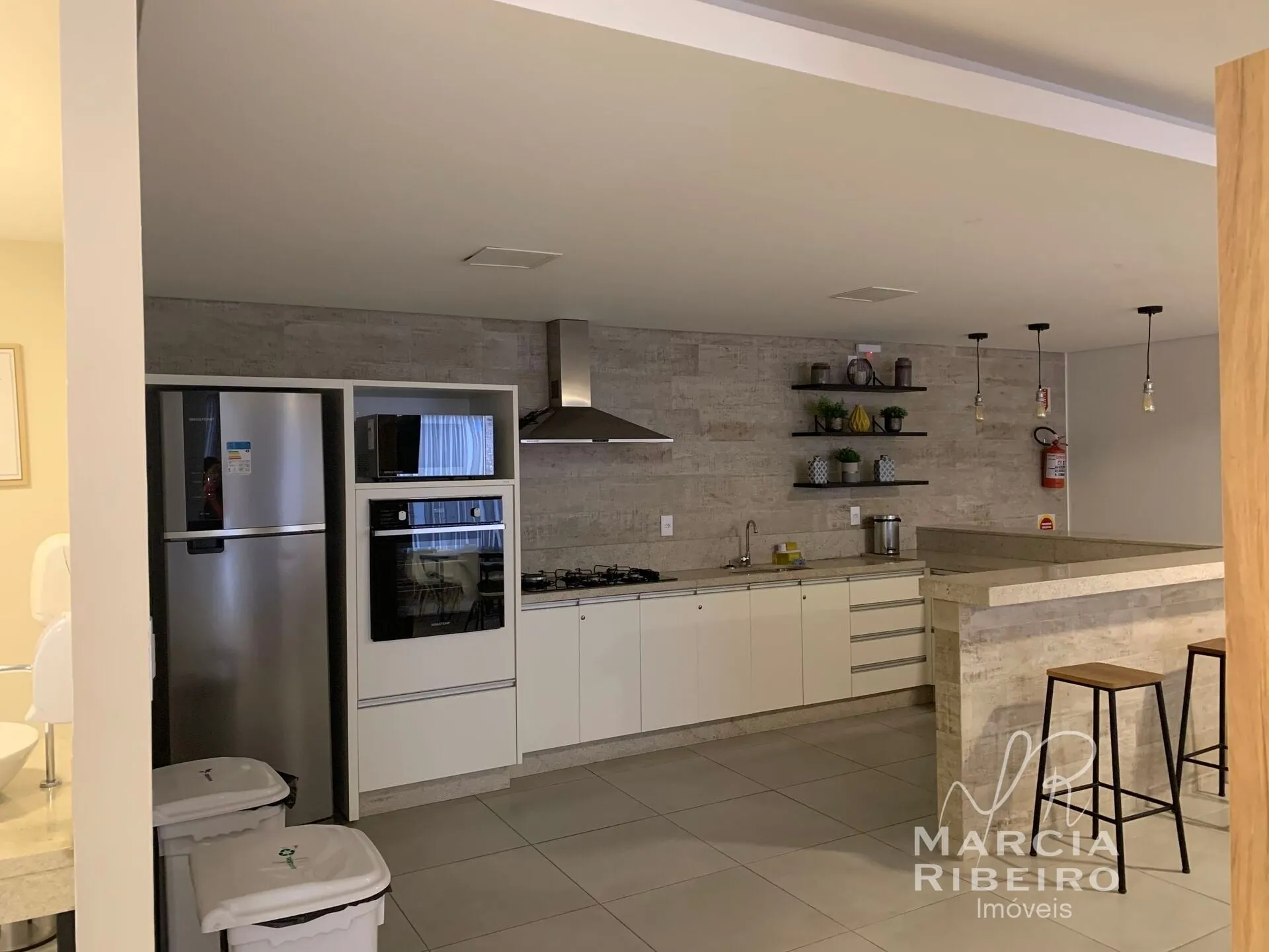Departamento con piso de madera o laminado en Florianópolis — photo 9