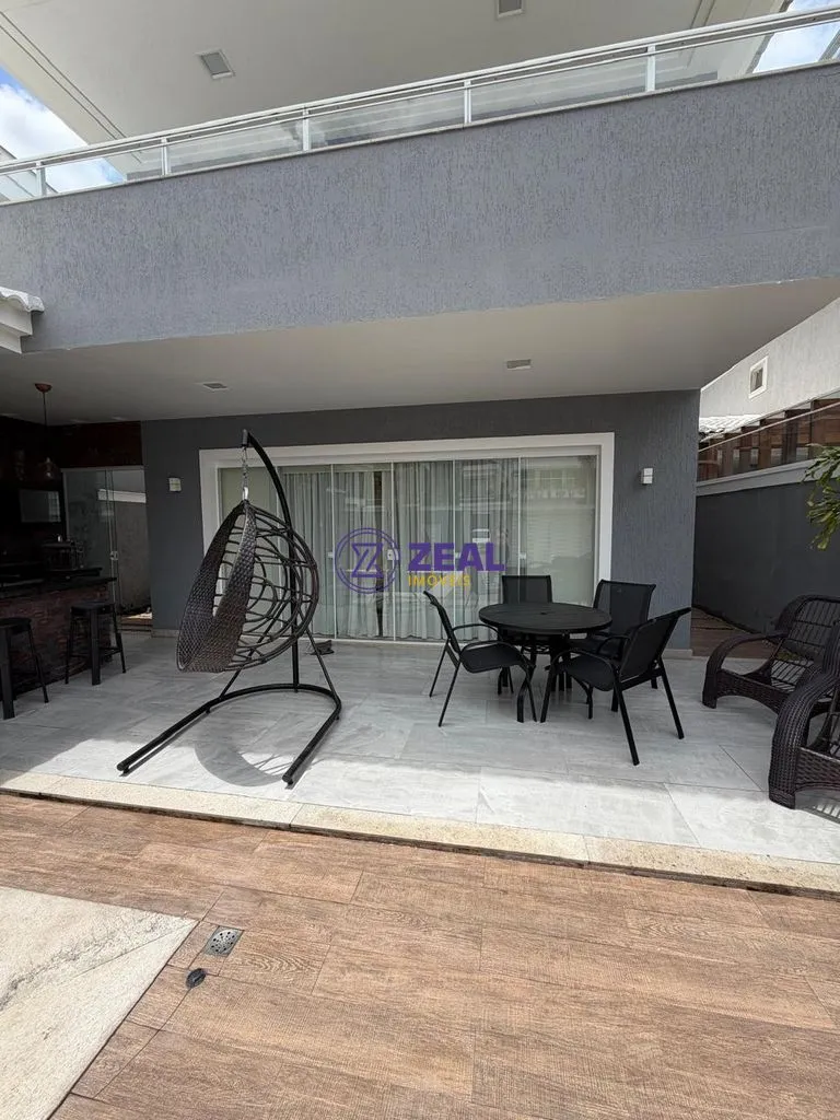 Furnished house, 280 m², with a glass-enclosed balcony