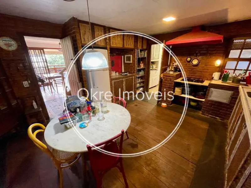House in a gated community with 4 bedrooms and 5 baths — photo 42