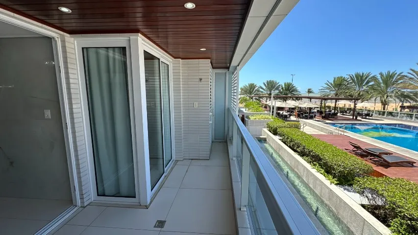 60 m² apartment with a walk-in closet and a water view