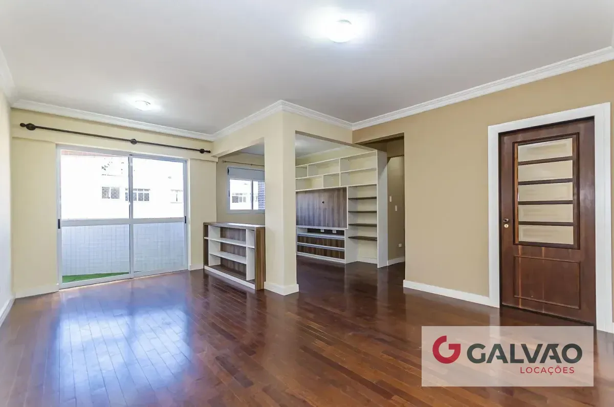 Home office in a 2-bedroom apartment, 118 m²