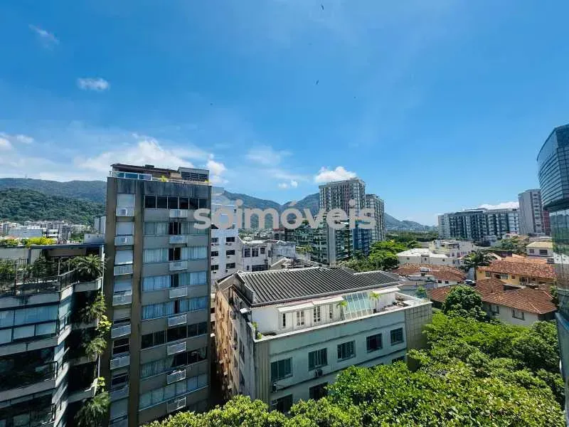 Furnished apartment, 207 m², with floor-to-ceiling windows — photo 25