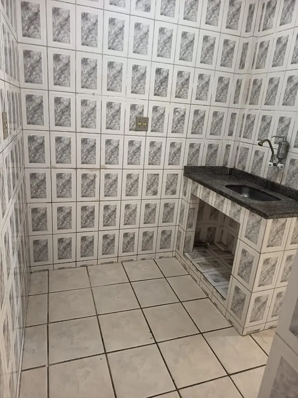 1-bedroom 1-bath apartment with no parking — photo 9