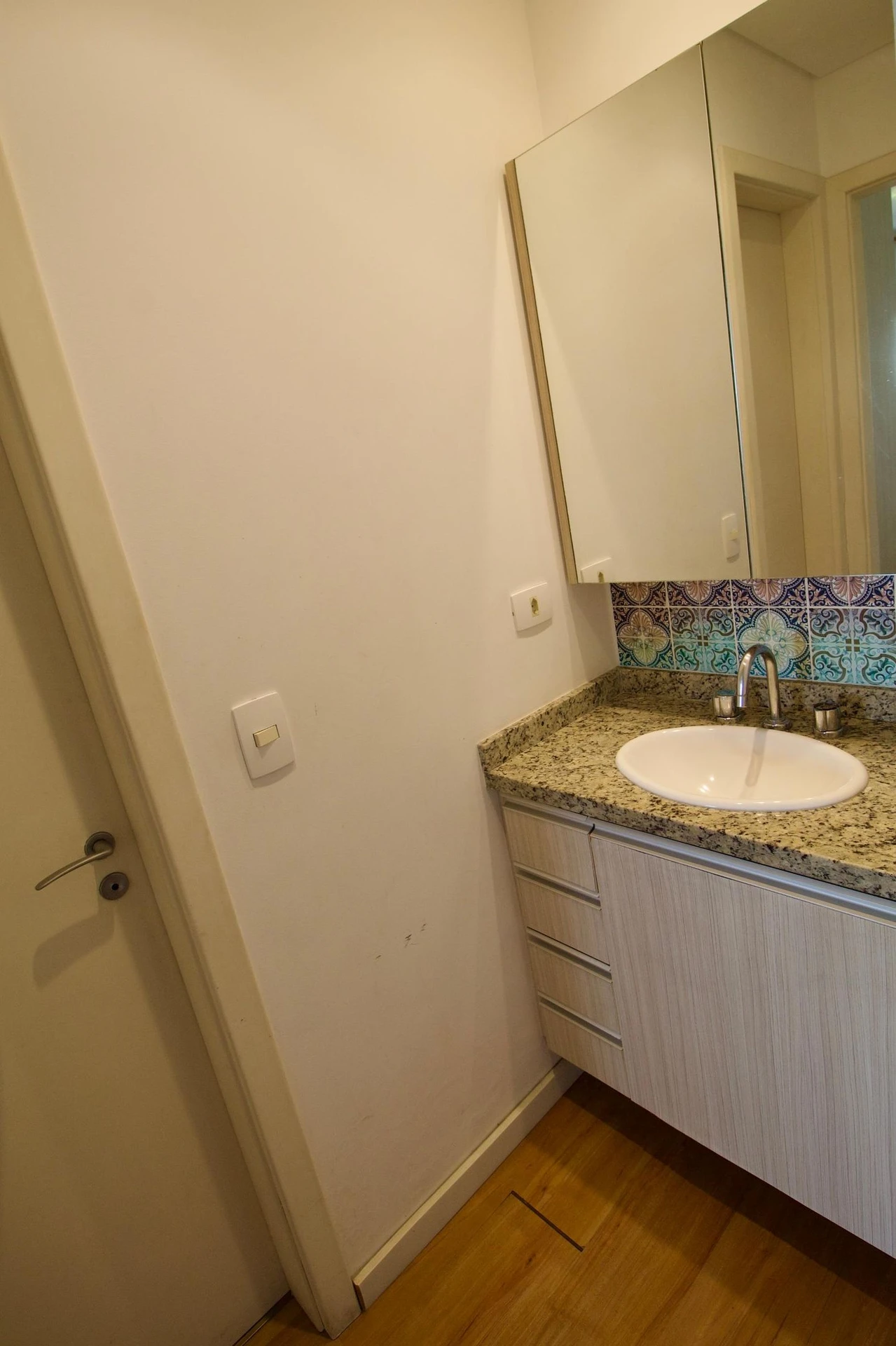Washing machine in a one-bedroom apartment, 46 m² — photo 31