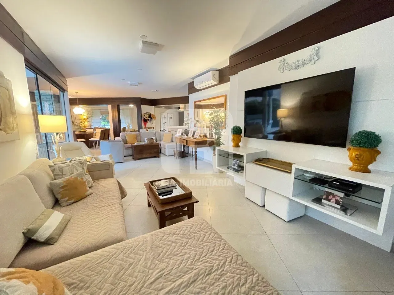 Furnished 350 m² house with 6 bedrooms and 3 suites — photo 7
