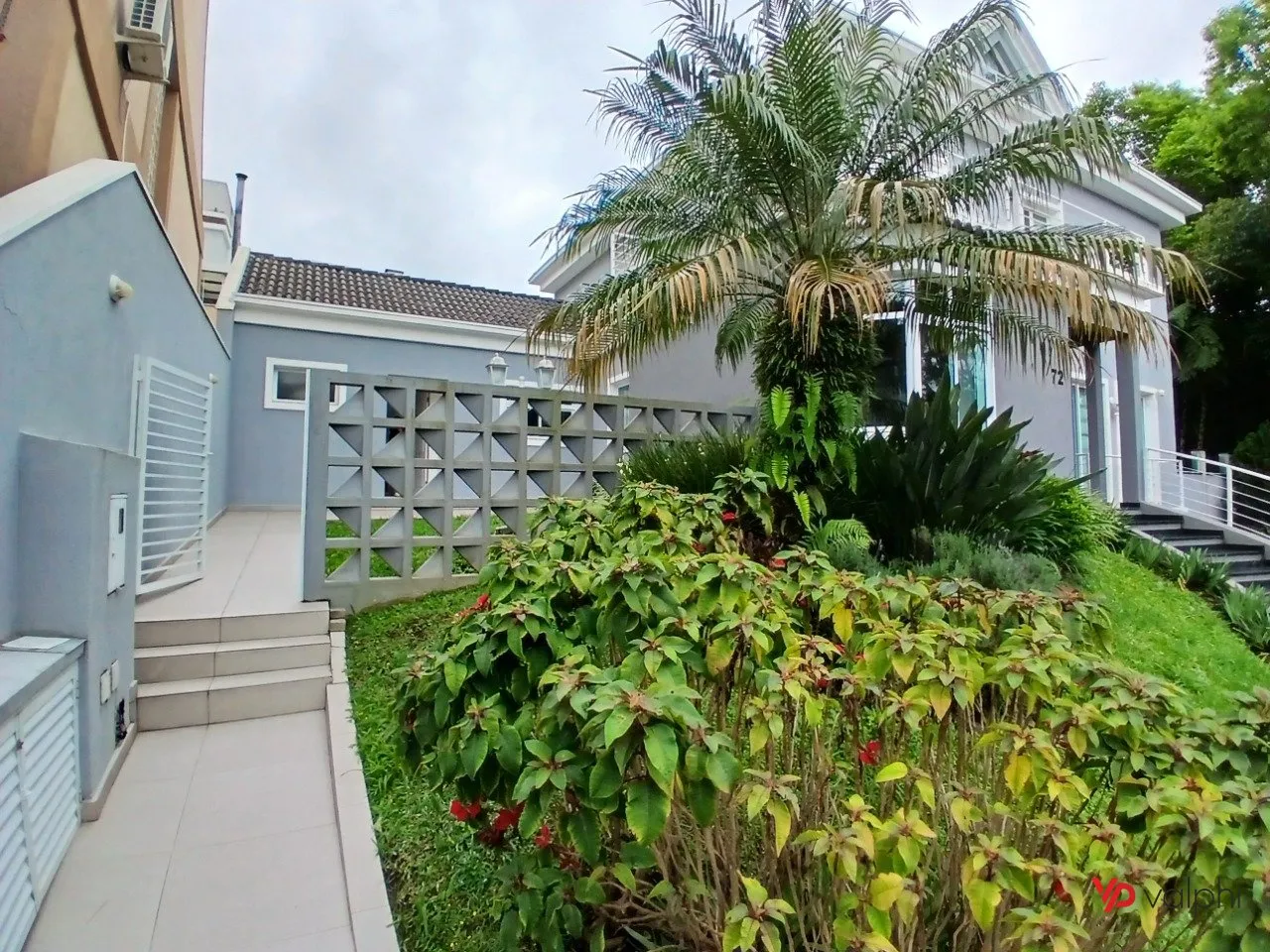 4-bedroom house with a grill on the balcony — photo 82