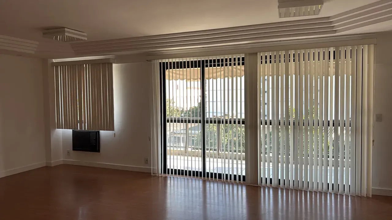 3-bedroom apartment in a building with a pool