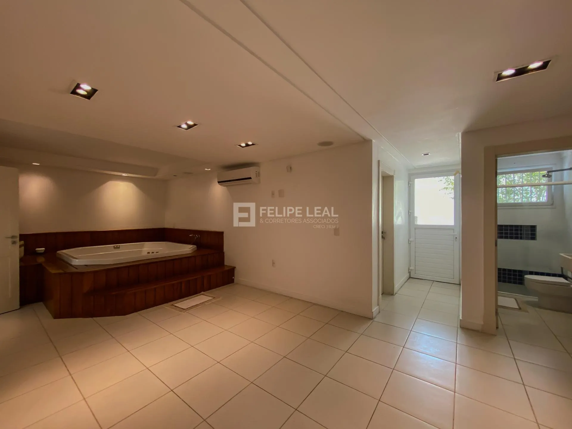 Casa em condomínio com 9 dormitórios e 8 suítes — photo 33