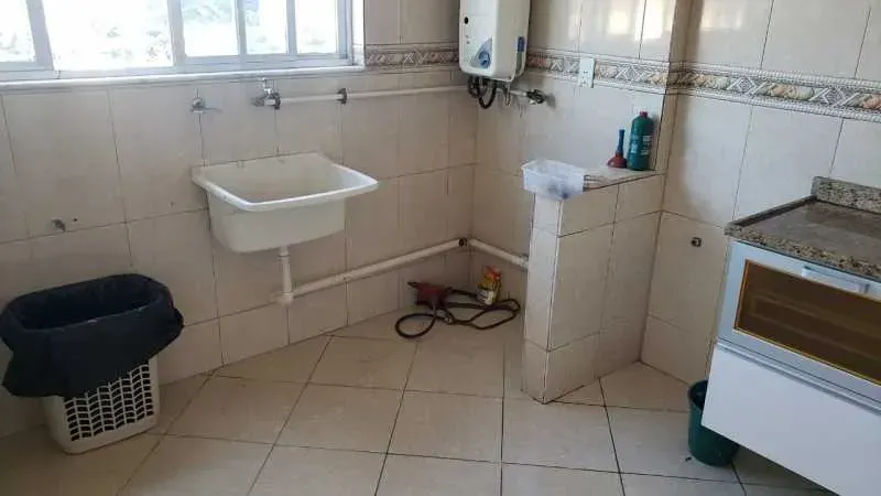 2-bedroom apartment with a gas stove kitchen — photo 6
