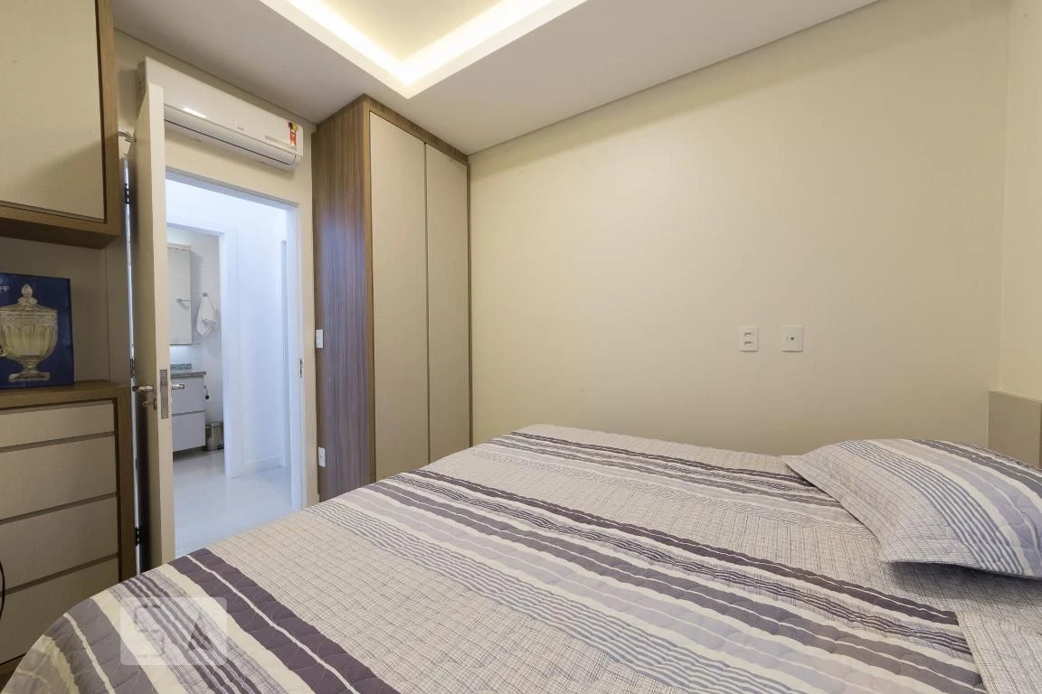Glass-enclosed balcony in a 2-bedroom apartment, 189 m² — photo 13