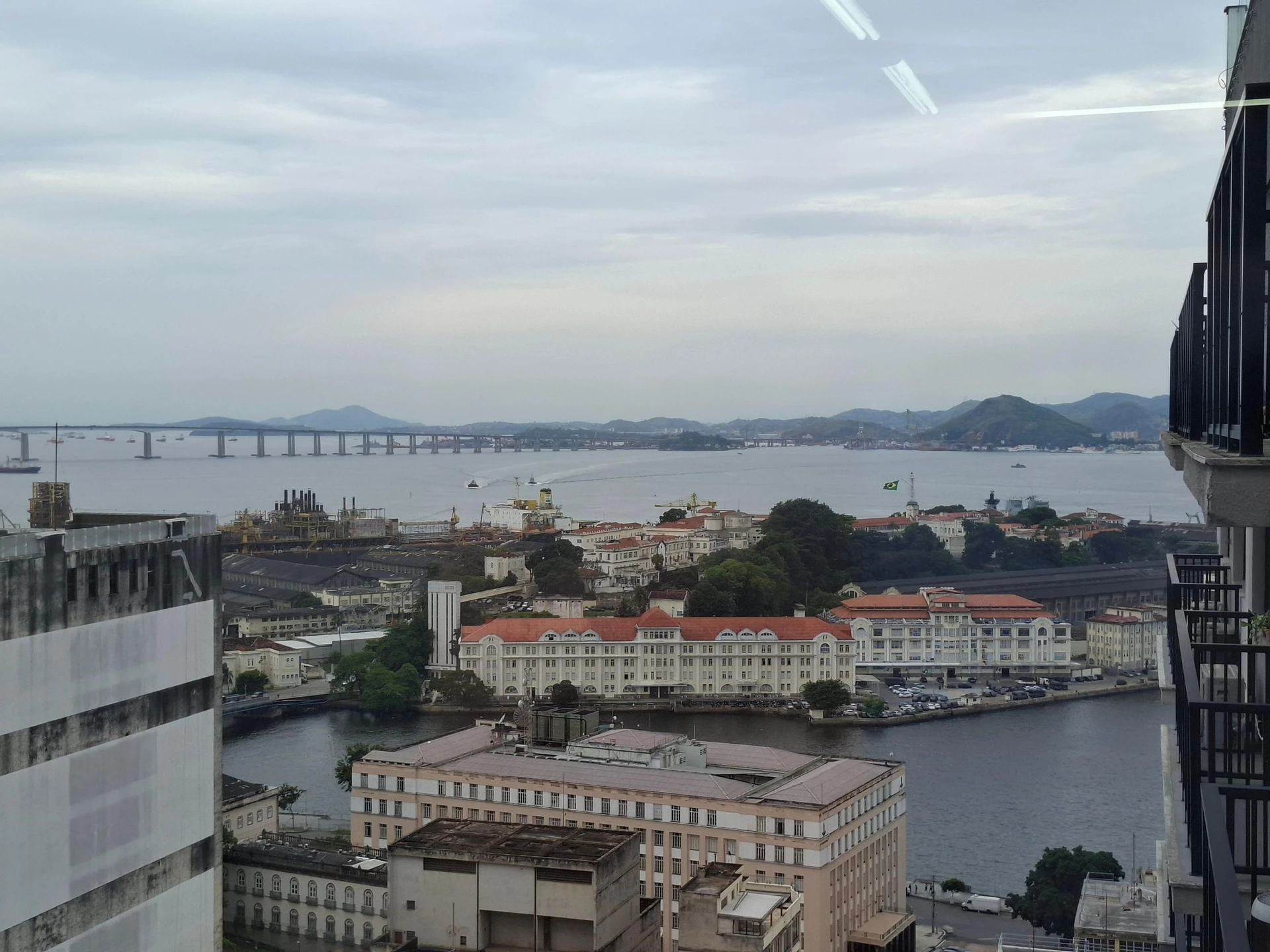 Furnished studio, 32 m², with a water view — photo 4
