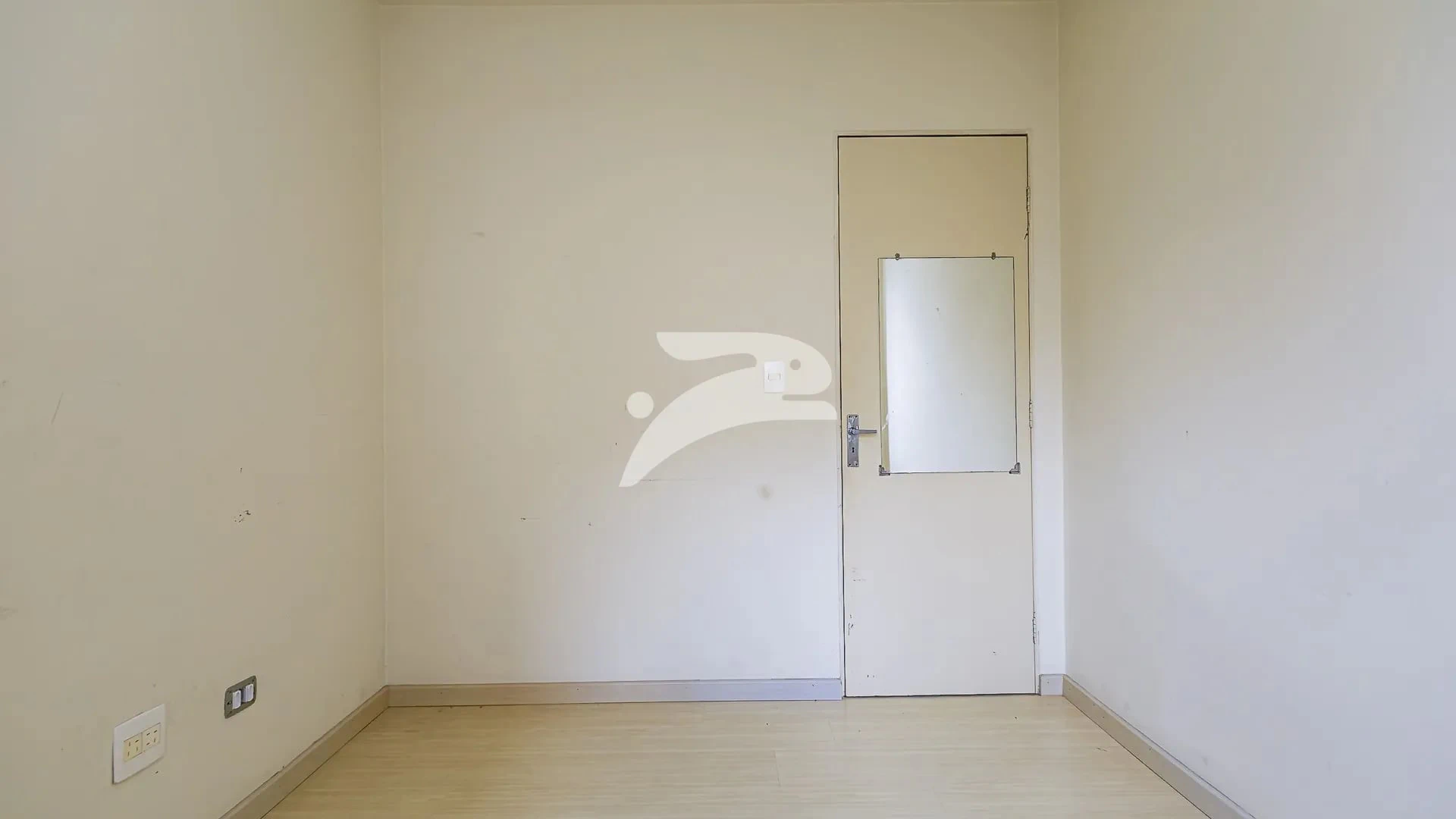 3-bedroom apartment with wood or laminate floors in Curitiba — photo 8
