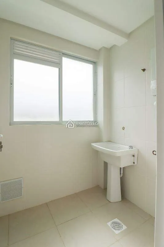 Unfurnished 1-bedroom apartment with balcony and 1 parking spot — photo 12