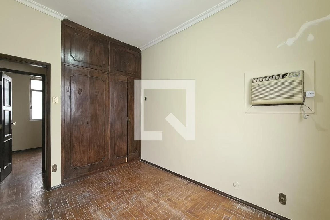 Квартира без меблів з 3 спальнями та балконом — photo 24