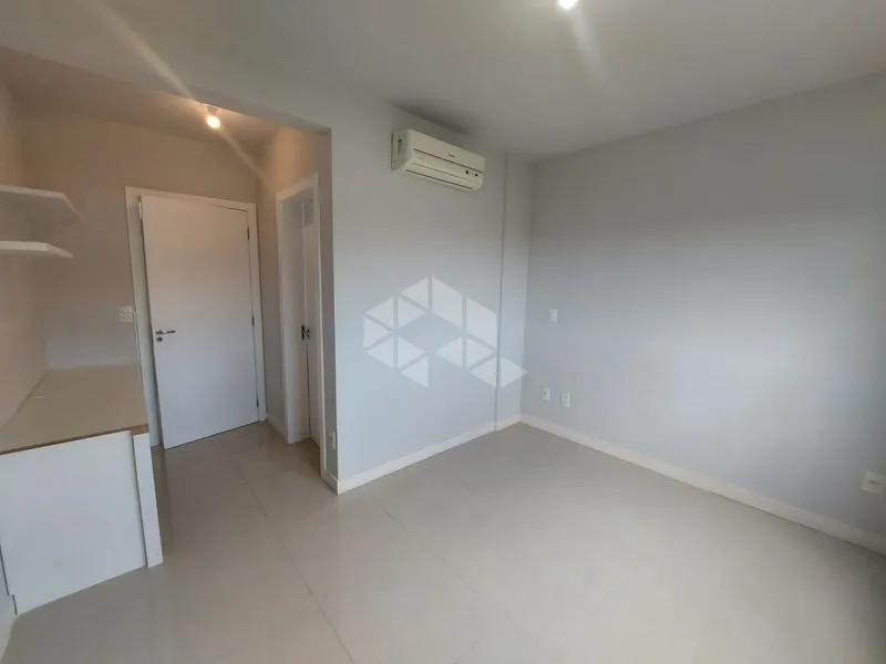 2-bedroom apartment with a mountain view in Florianópolis — photo 19