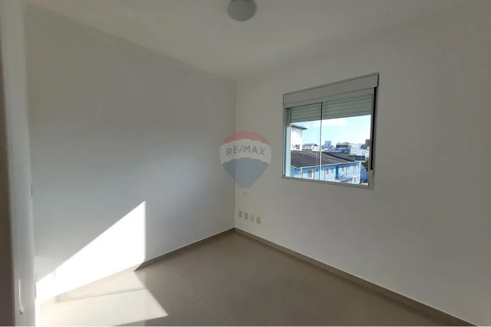 Balcony with a grill in a 2-bedroom apartment, 60 m² — photo 4