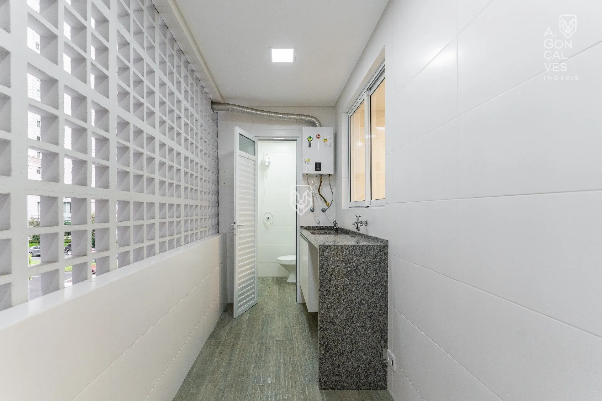 Furnished apartment with 3 bedrooms and a suite — photo 34