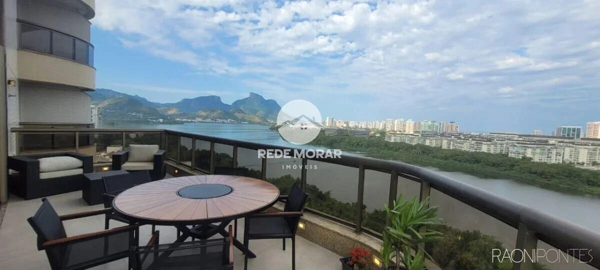 268 m² apartment with a water view and a bathtub — photo 11