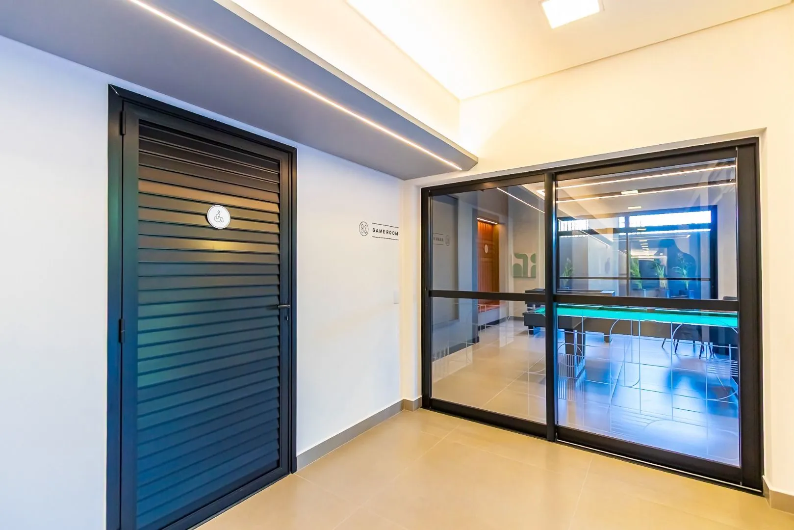 Furnished apartment, 78 m², with a glass-enclosed balcony — photo 163