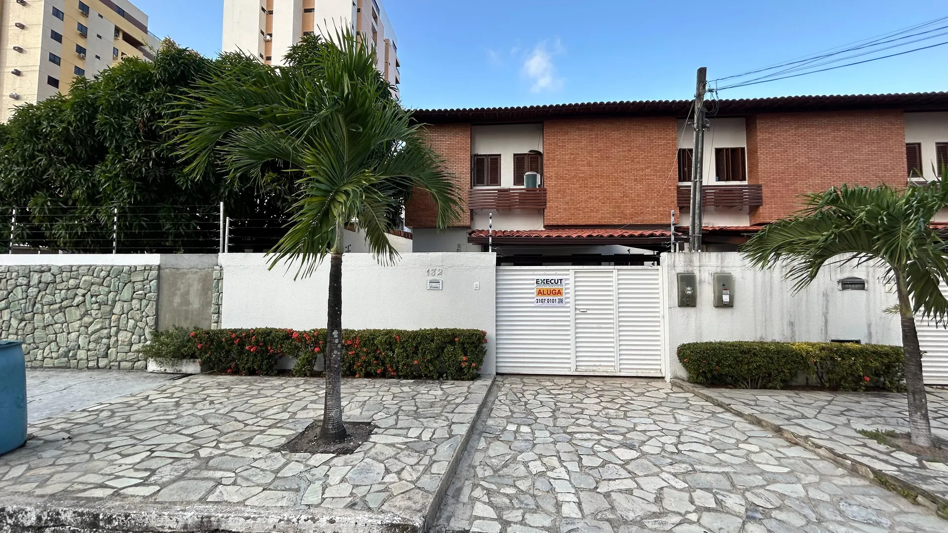 Unfurnished house with 2 bedrooms and 2 bathrooms