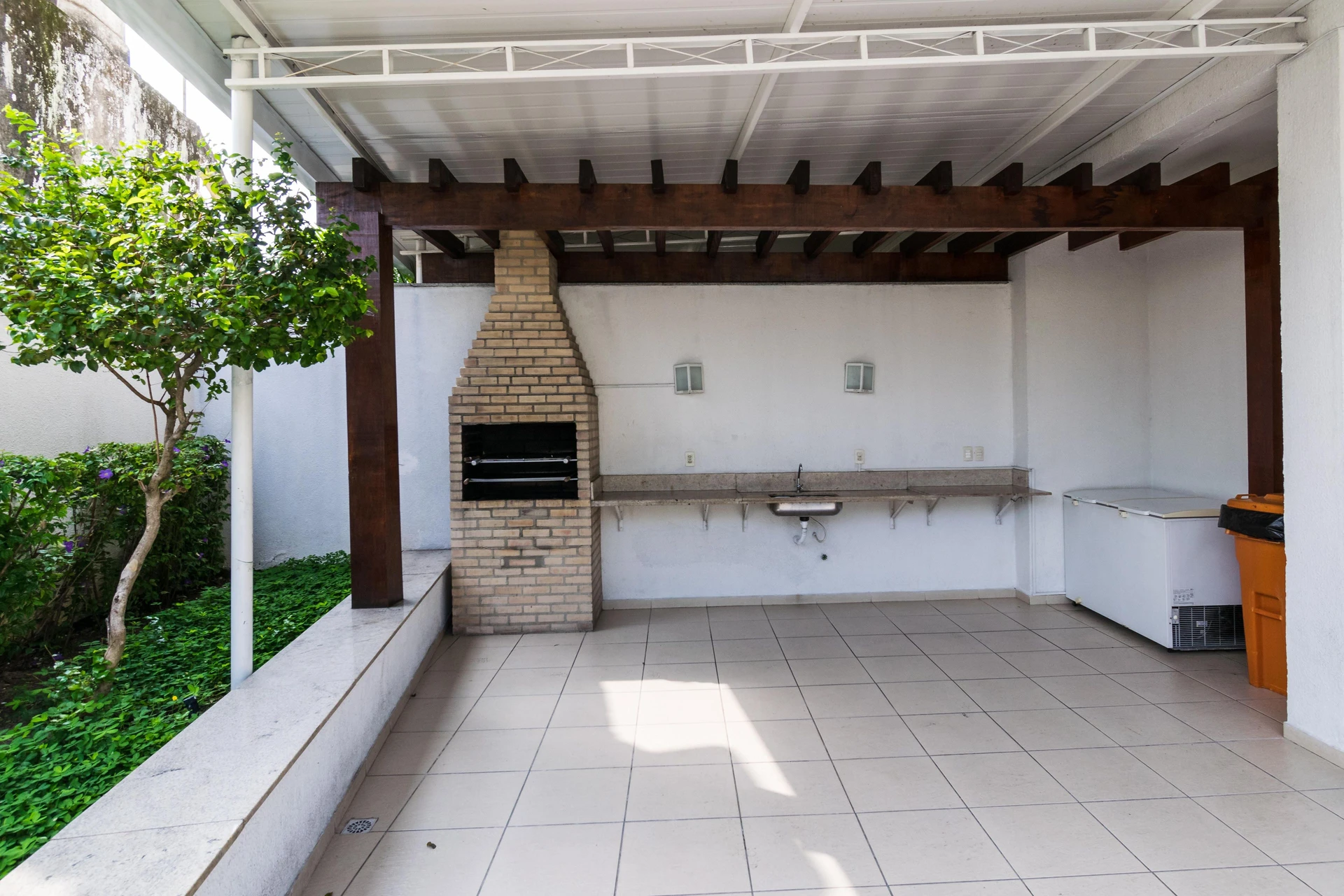 Furnished 3-bedroom apartment with 1 en-suite and balcony — photo 11