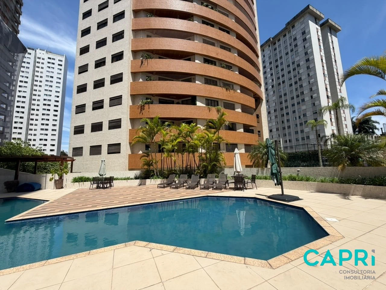 217 m² apartment with a private pool and a washing machine — photo 15