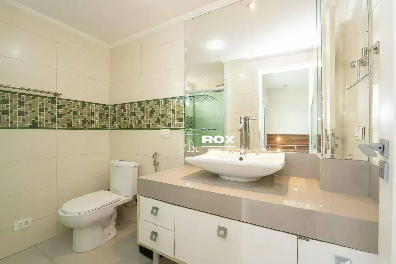 Furnished apartment, 179 m², with a fireplace — photo 23