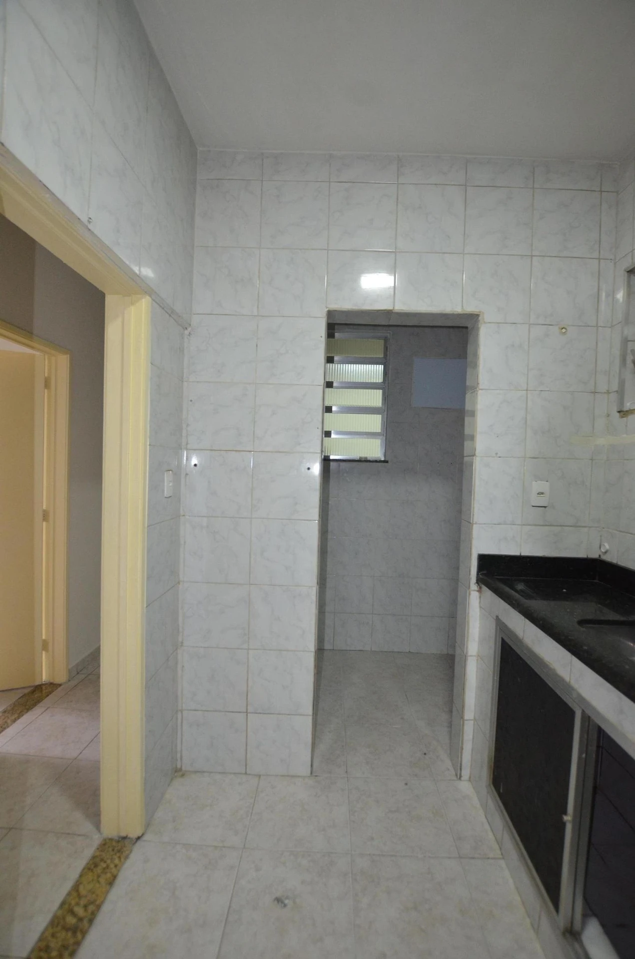 3-bedroom apartment with 2 bathrooms and no parking — photo 33