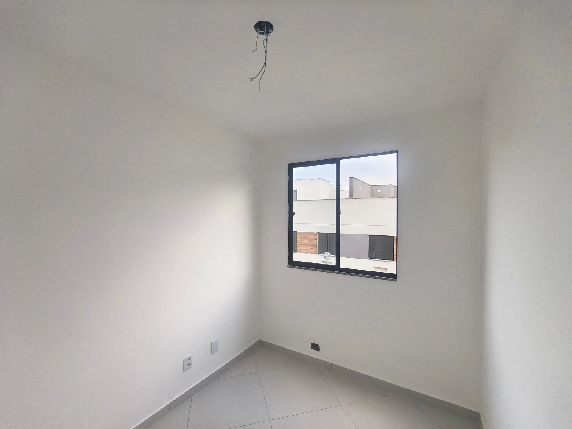 2-bedroom apartment with balcony and glass-enclosed shower — photo 16
