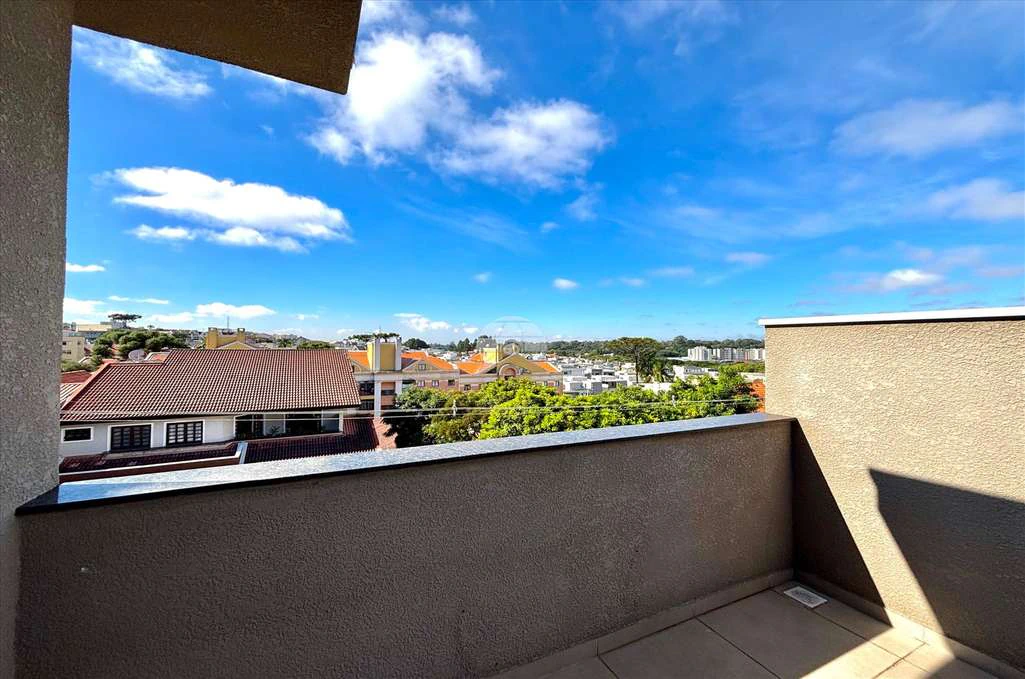 3-bedroom house with a built-in balcony grill