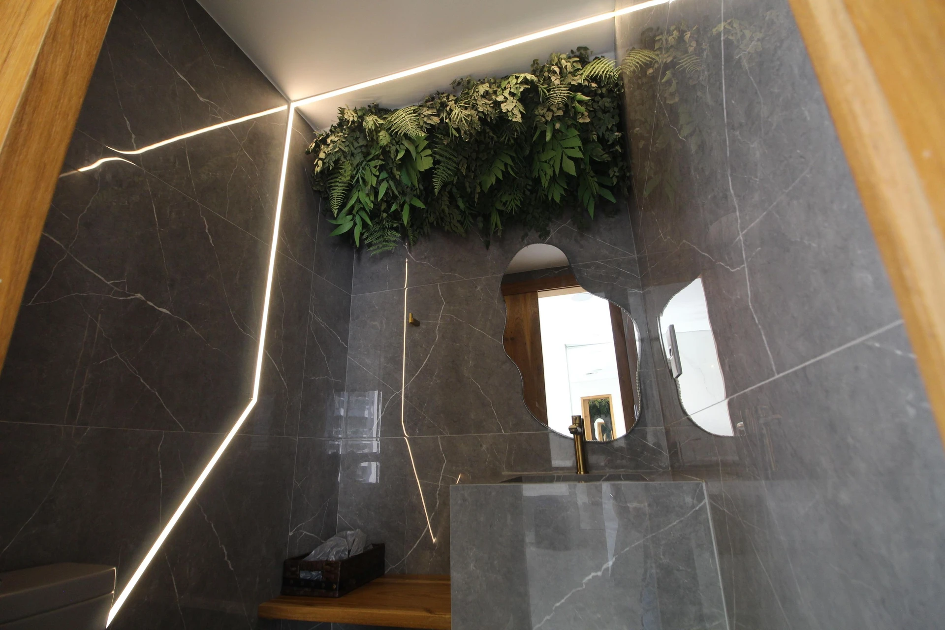 4-bedroom apartment in a building with a sauna — photo 45