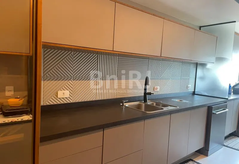 Furnished 190 m² apartment with 4 bedrooms and 4 parking — photo 70