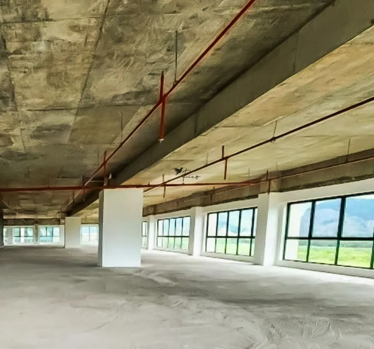 Unfurnished 1-bedroom apartment with floor-to-ceiling windows — photo 14