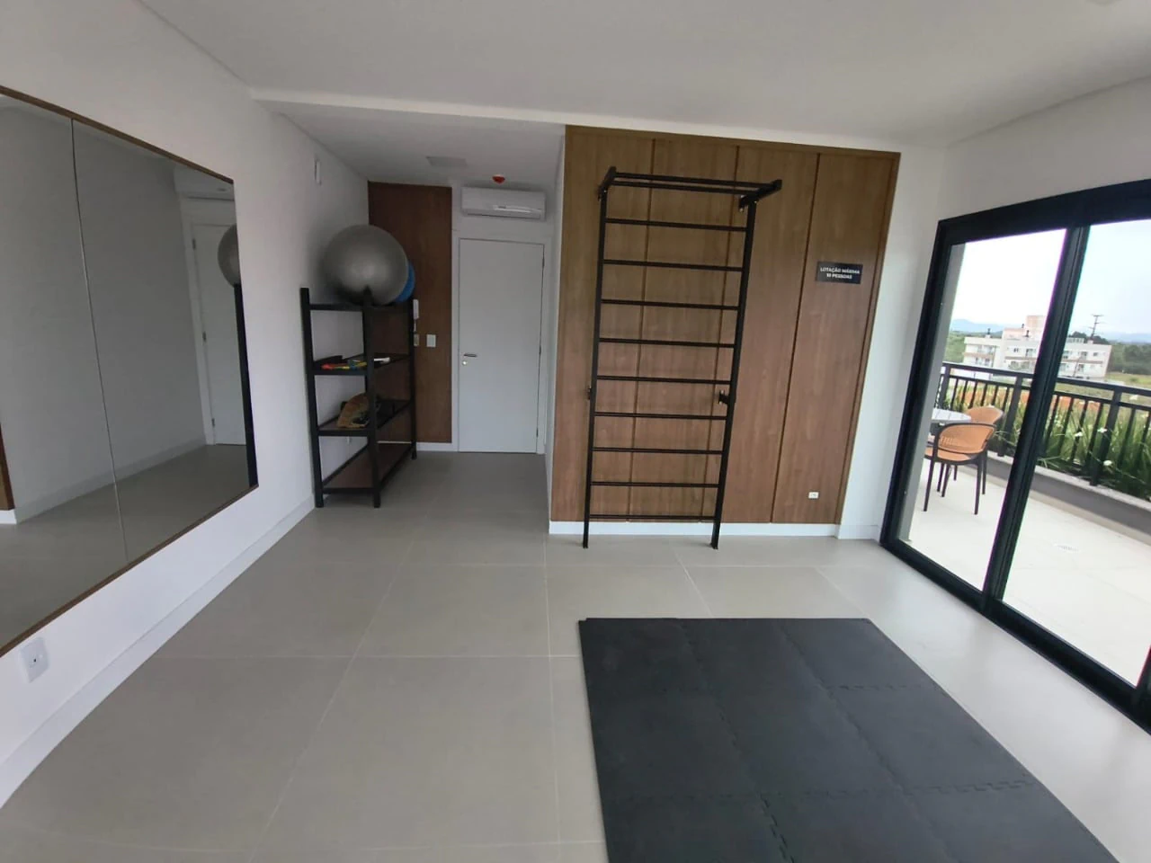 Furnished apartment, 32 m², with floor-to-ceiling windows — photo 17