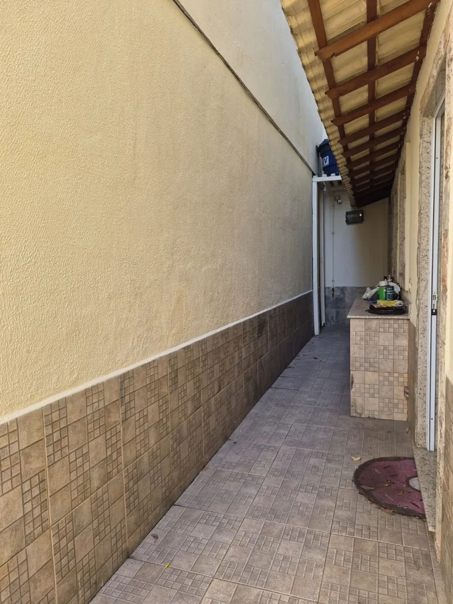 Unfurnished house with 4 bedrooms and 4 bathrooms and pool — photo 30
