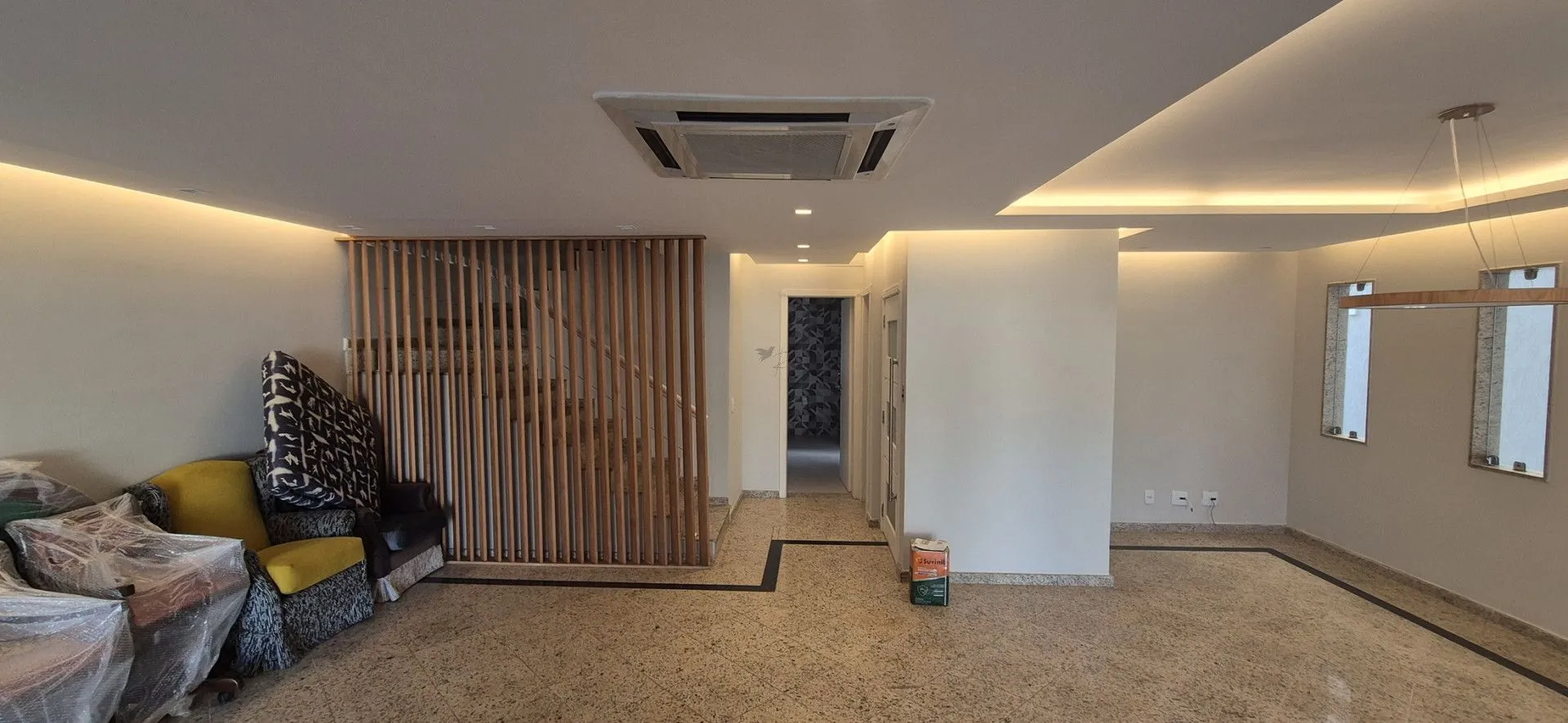 Furnished house, 469 m², with floor-to-ceiling windows — photo 13