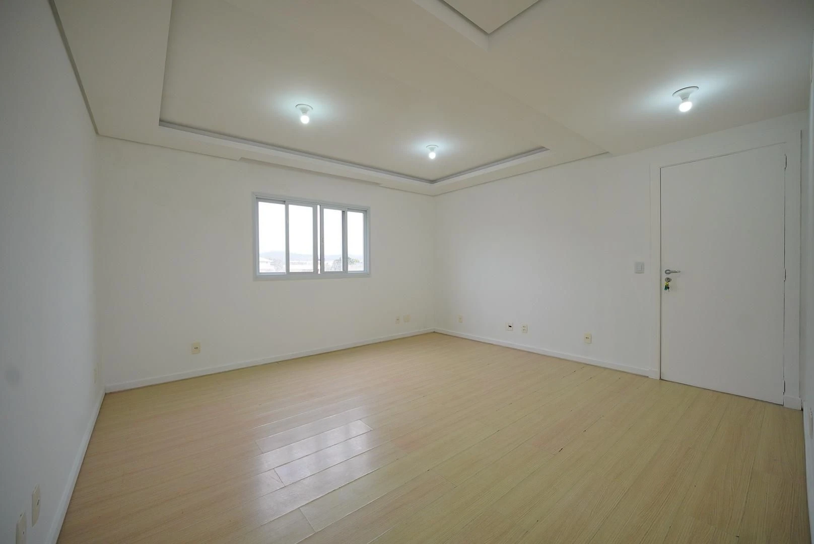 Apartment, 86 m², with wood or laminate floors — photo 3
