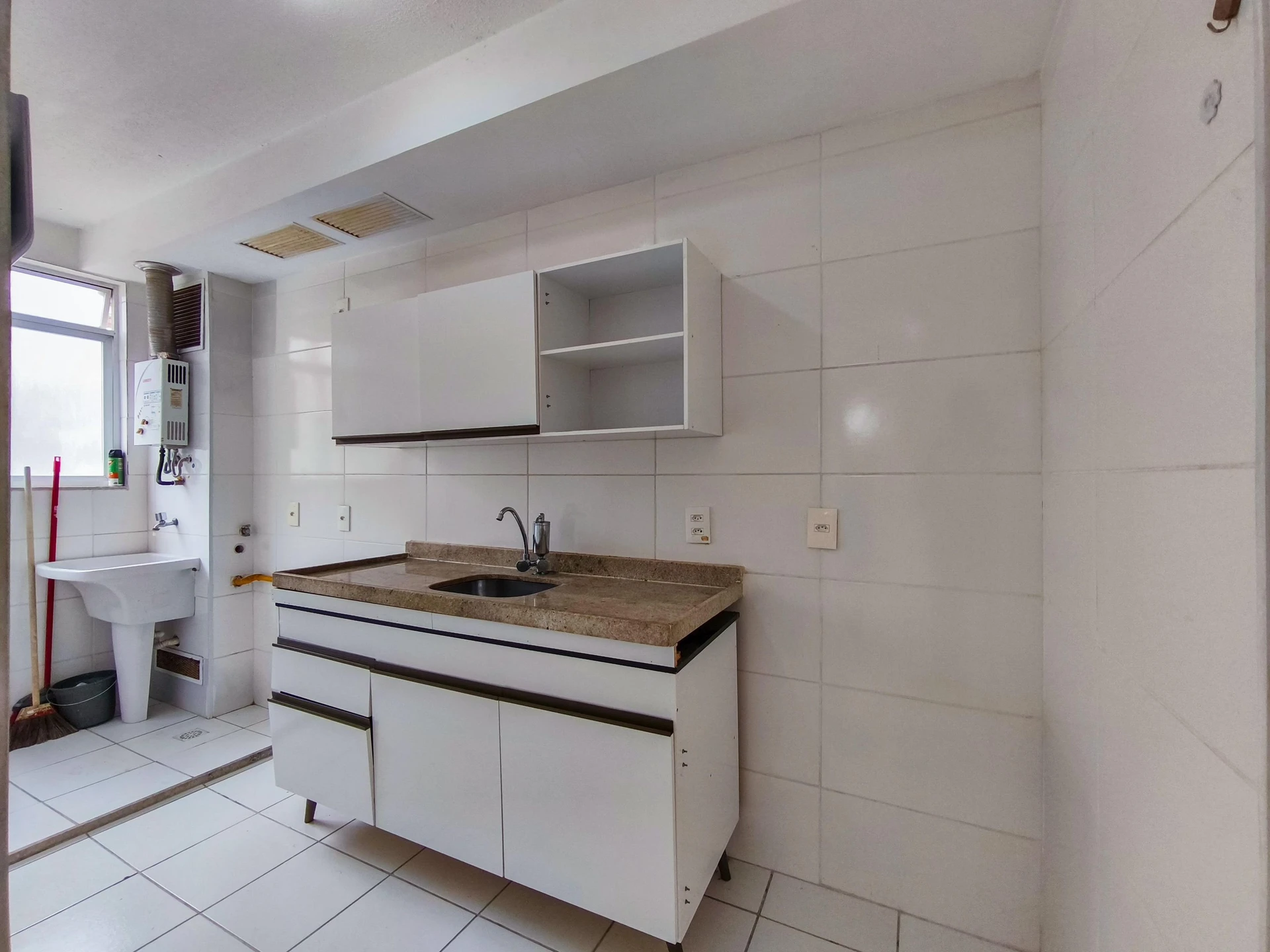 Apartamento de 2 quartos em condomínio com piscina — photo 6