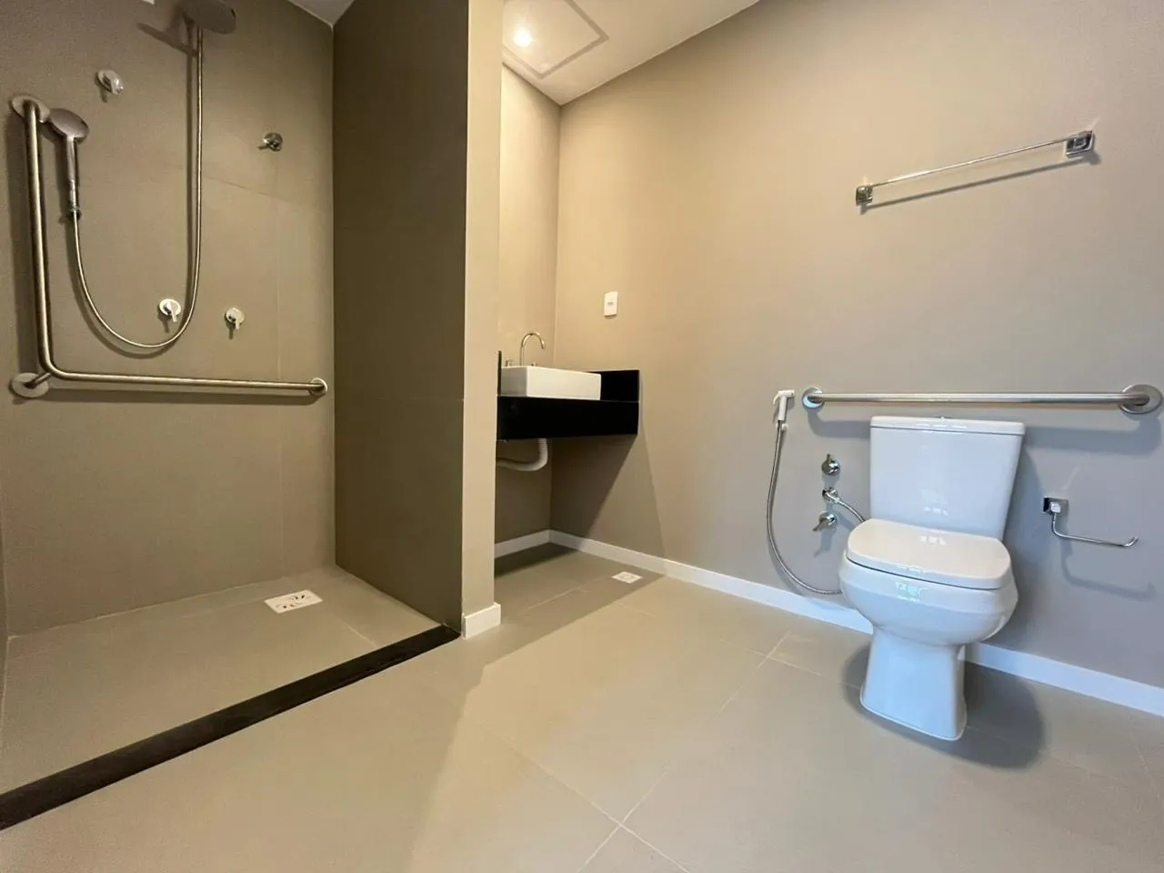 1-bedroom apartment with open-plan kitchen and 70 m² — photo 26