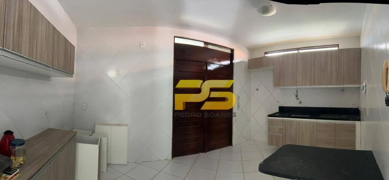 House with 5 bedrooms and 3 en-suite baths, 250 m² — photo 7