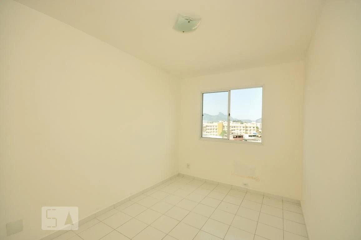 Unfurnished 2-bedroom apartment with 1 bath and open-plan kitchen — photo 9