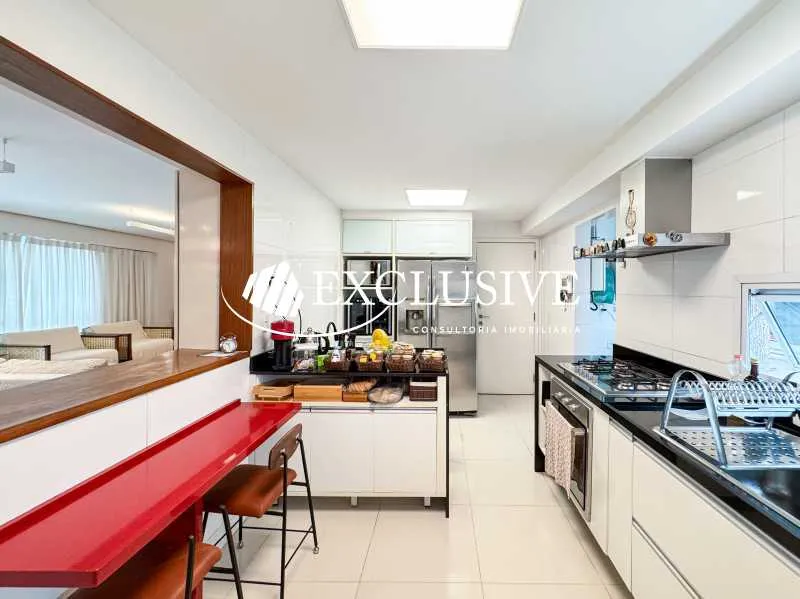 Furnished apartment with 4 bedrooms and 5 bathrooms — photo 27