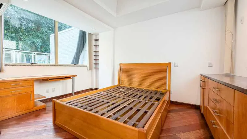 3-bedroom apartment with a home office — photo 24