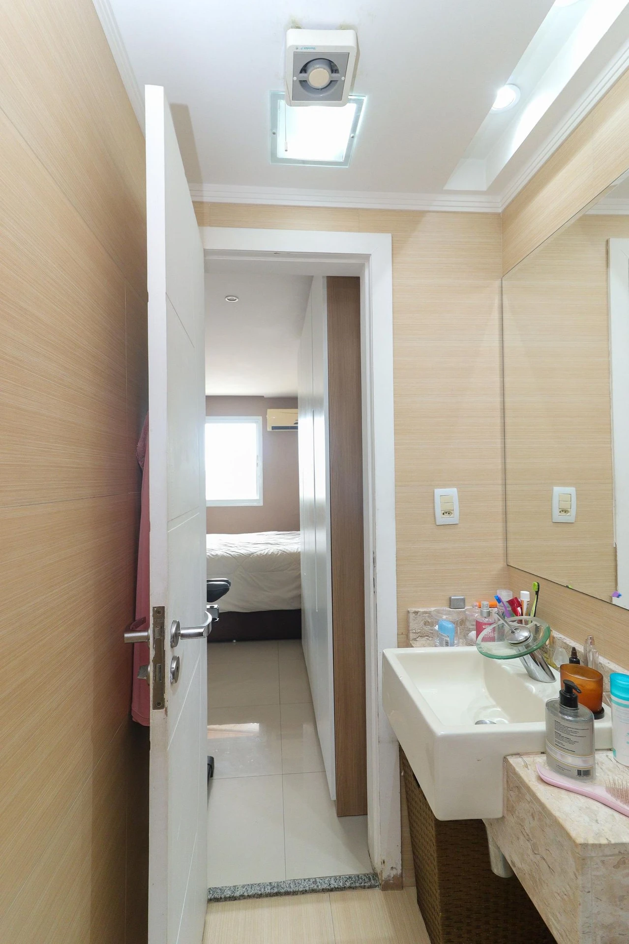 105 m² apartment with a home office and a washing machine — photo 42